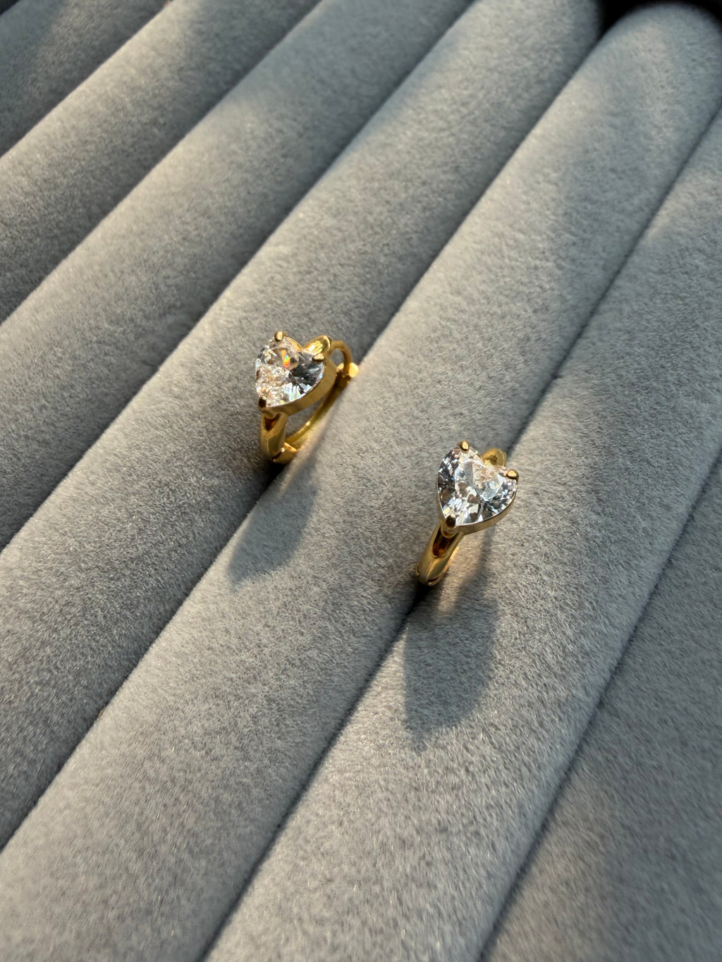 The heart ring earring