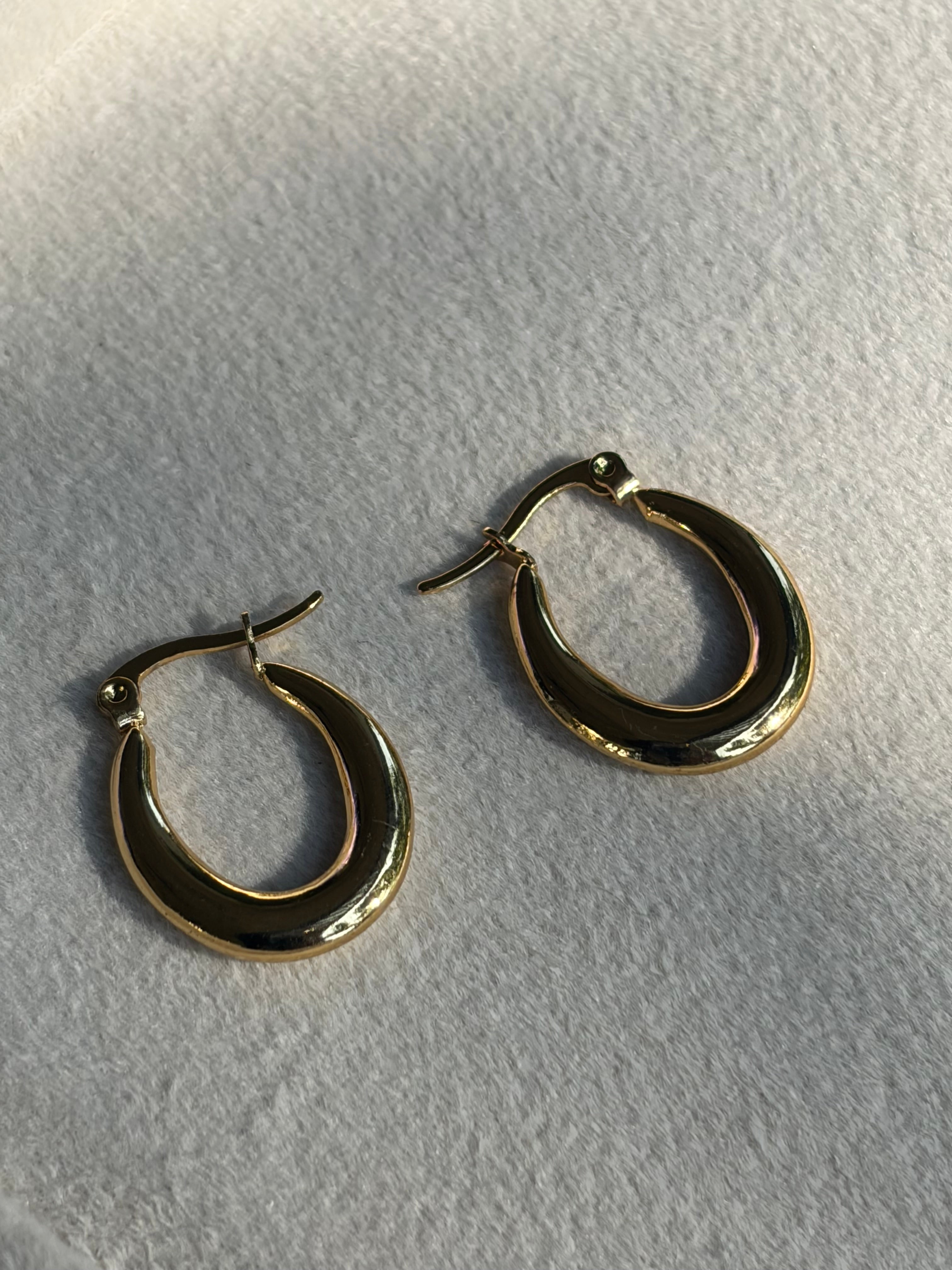 Sleek Oval Hoop