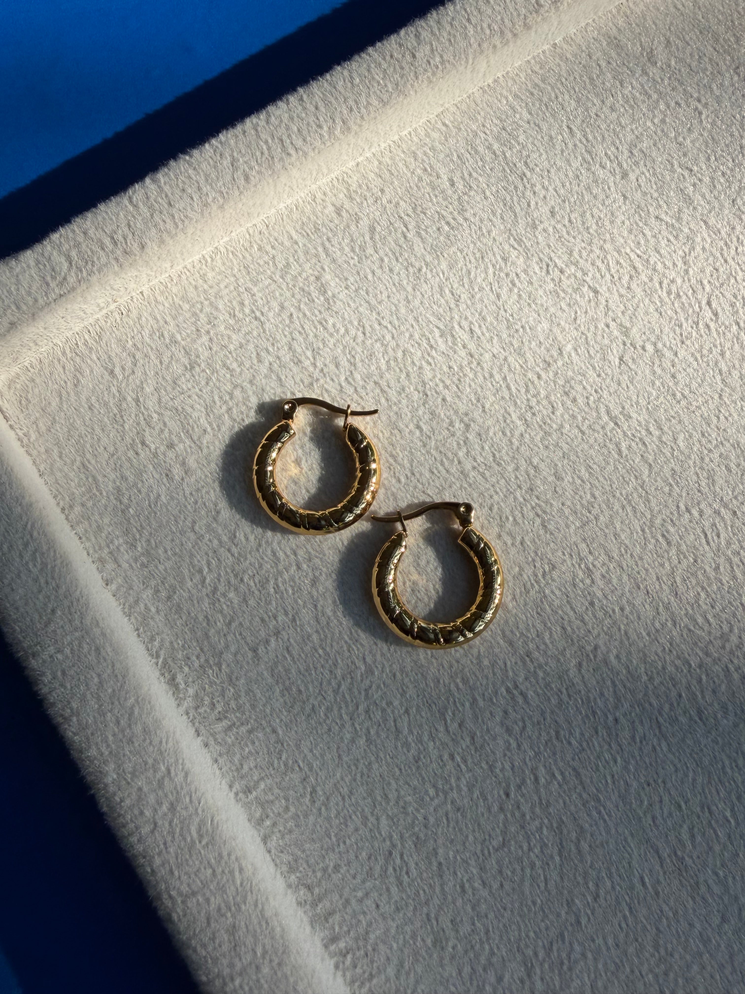 Bossgirl Round Hoops