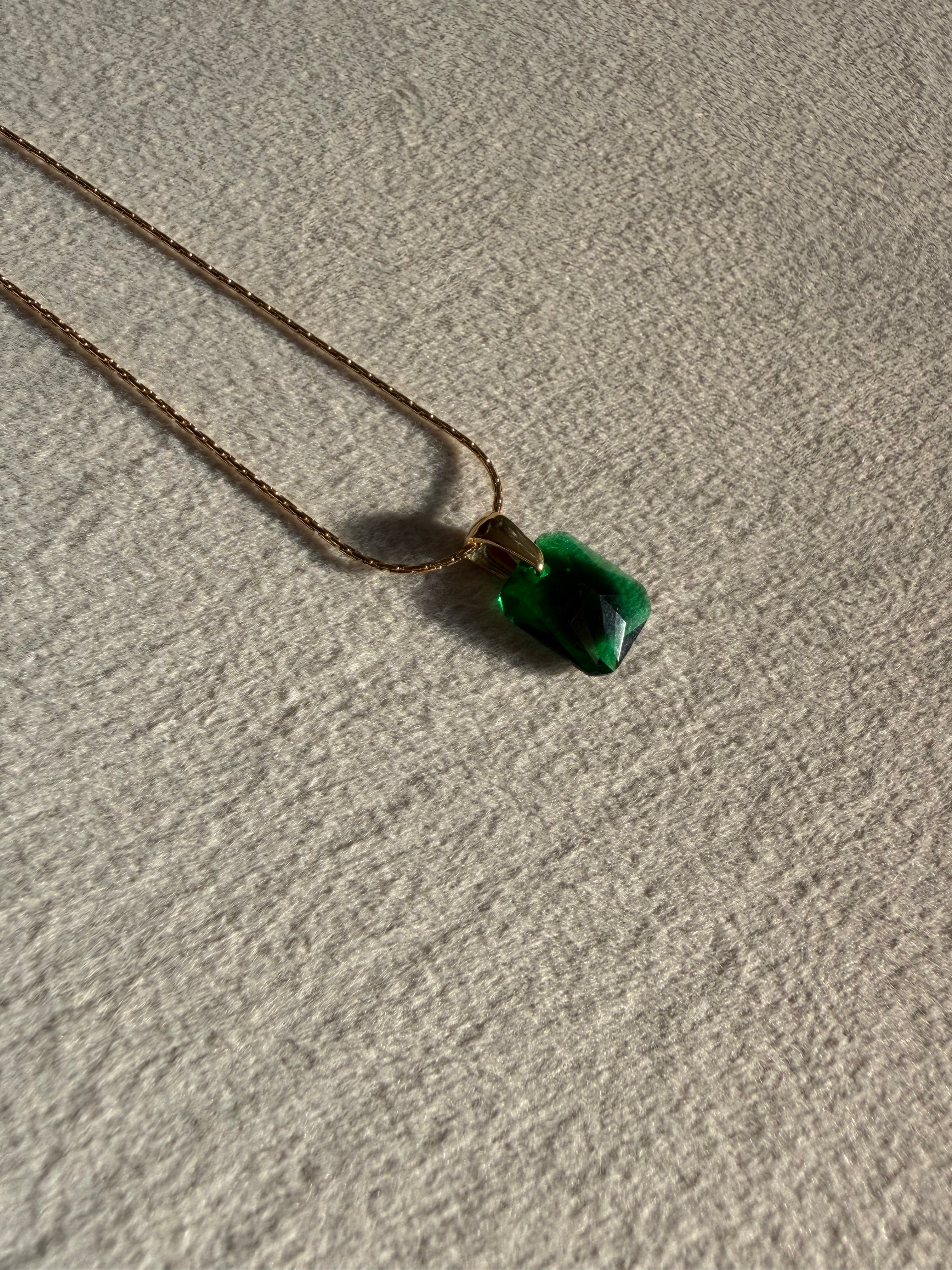 Emerald Green Stone Pendant Neckchain