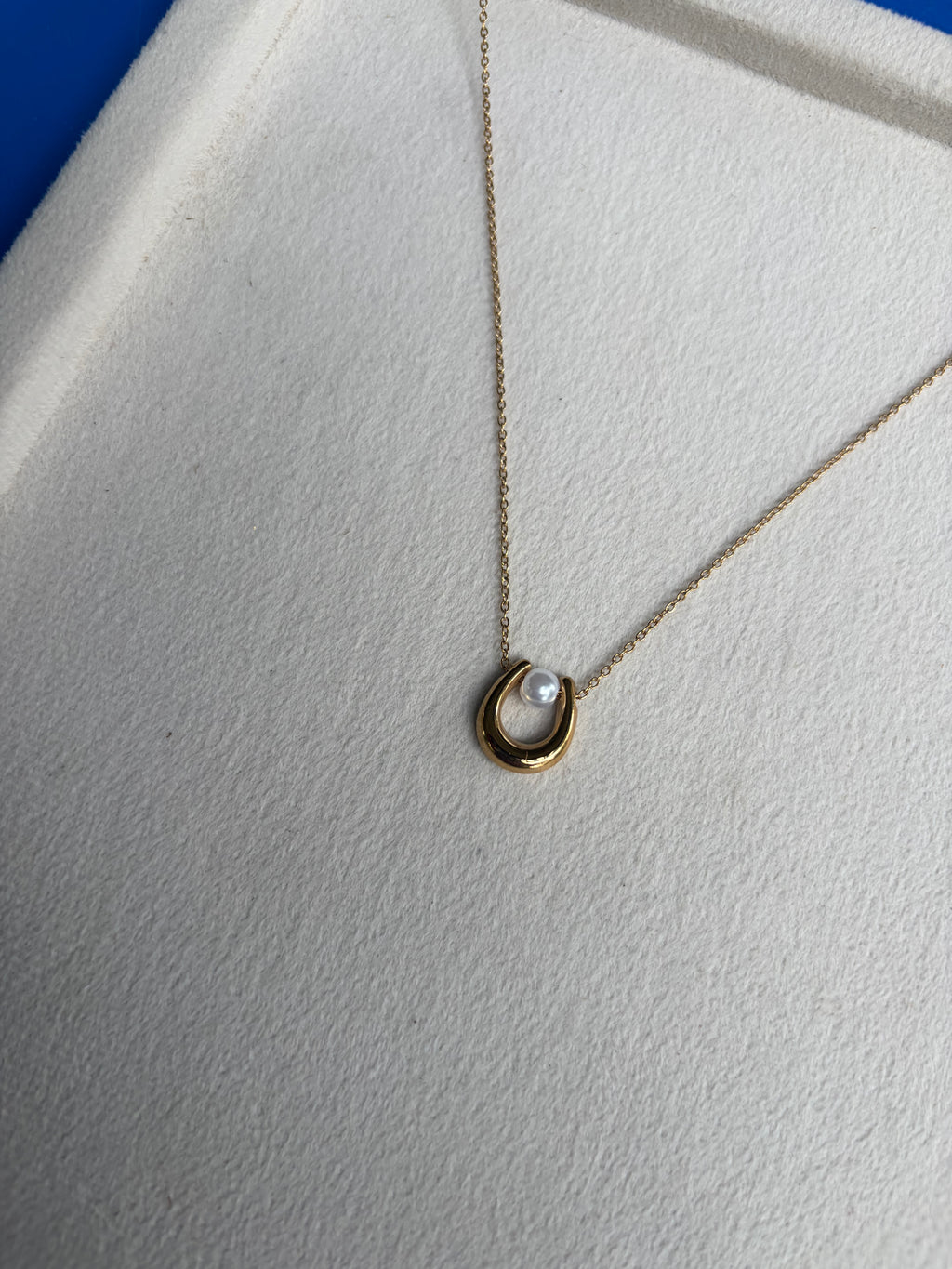 Pearl Horseshoe Neckchain