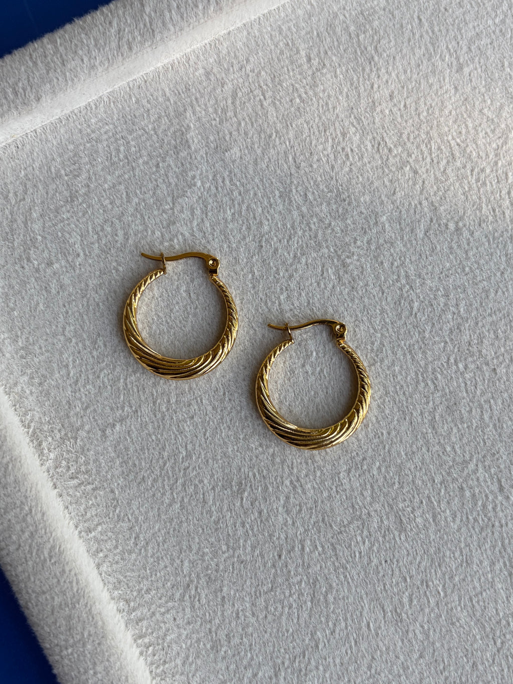 Long Minimal Hoop