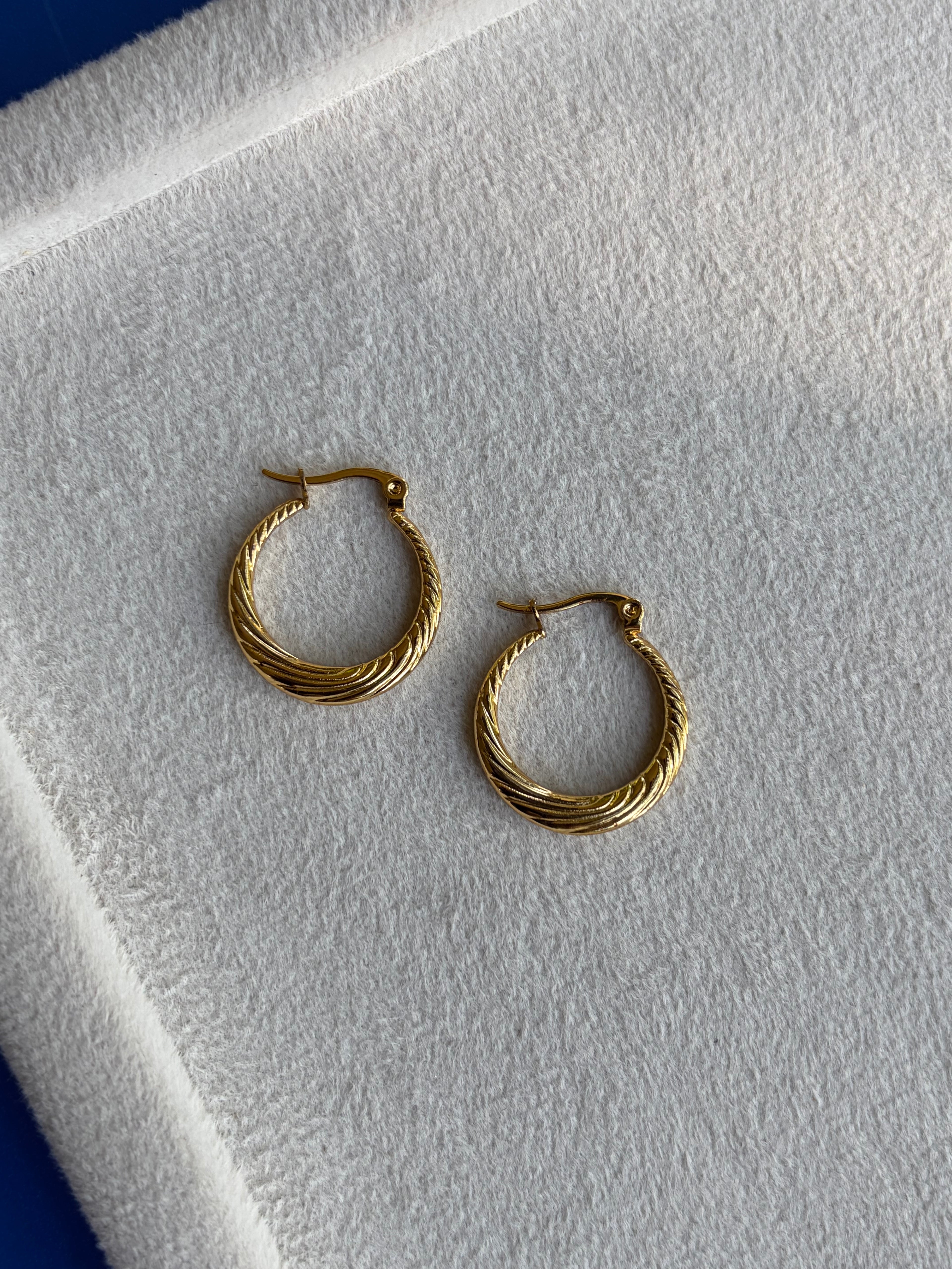 Long Minimal Hoop