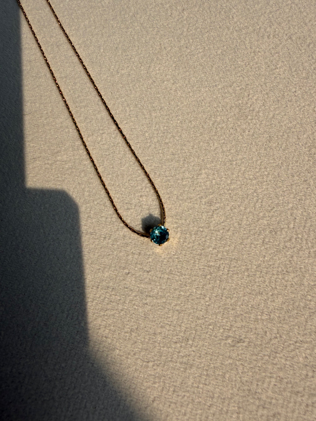 Dainty Blue Solitaire Neckchain