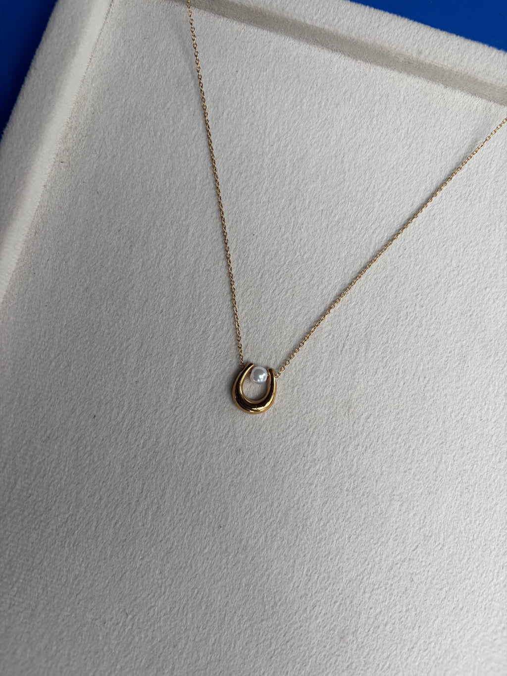 Pearl Horseshoe Neckchain