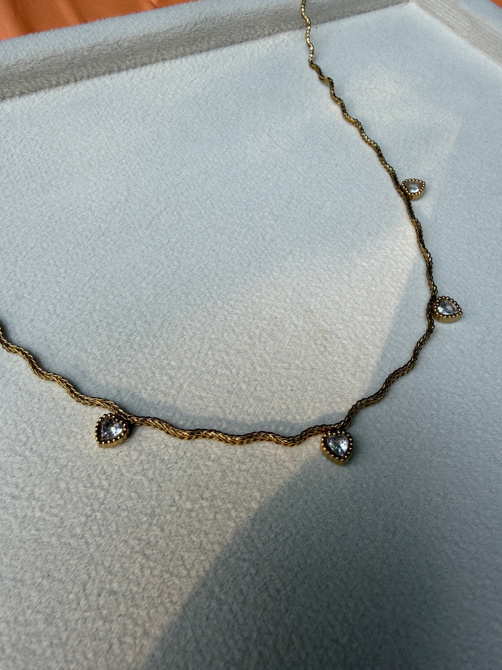 Royal heartleaf neck chain