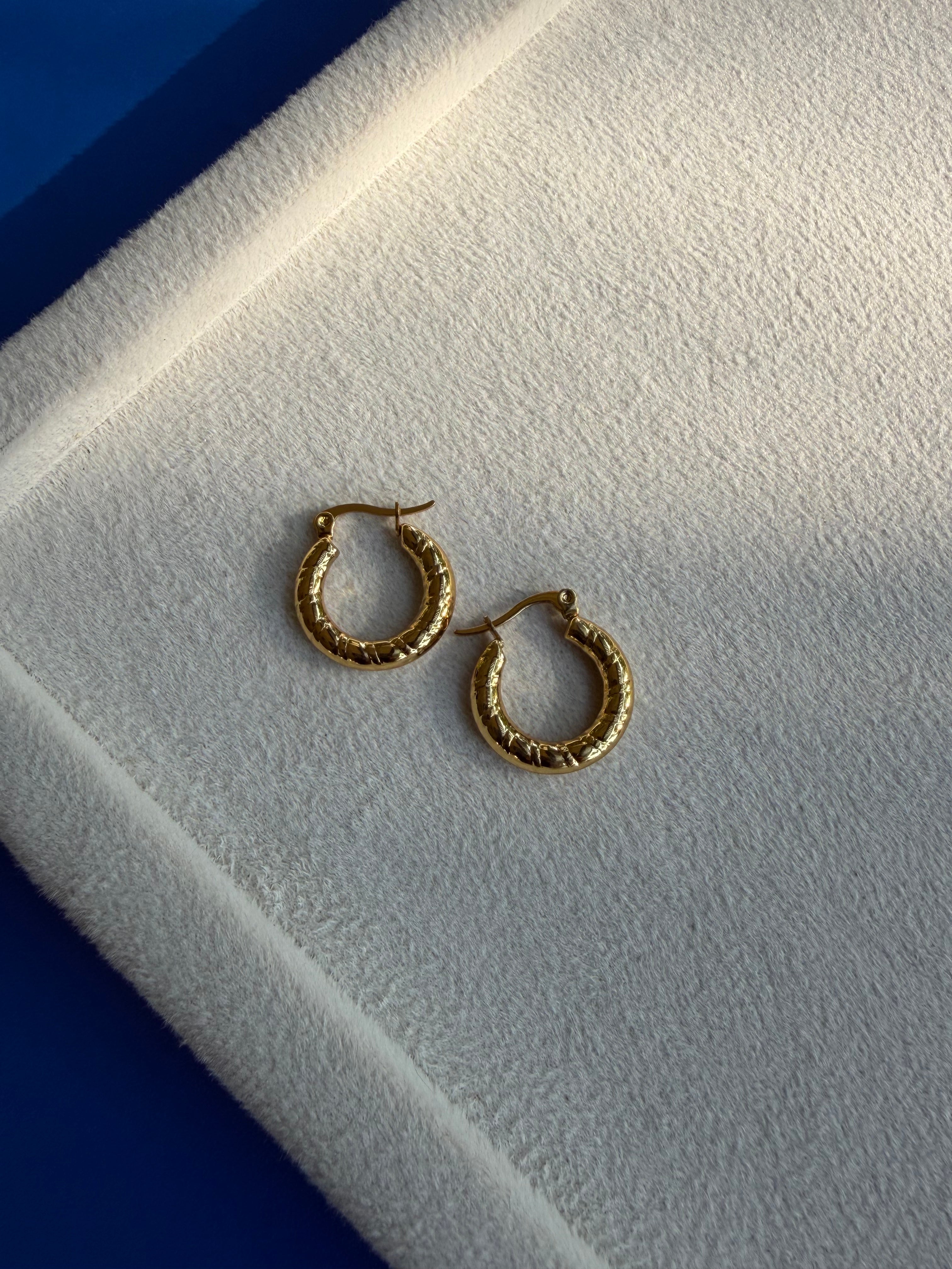 Bossgirl Round Hoops