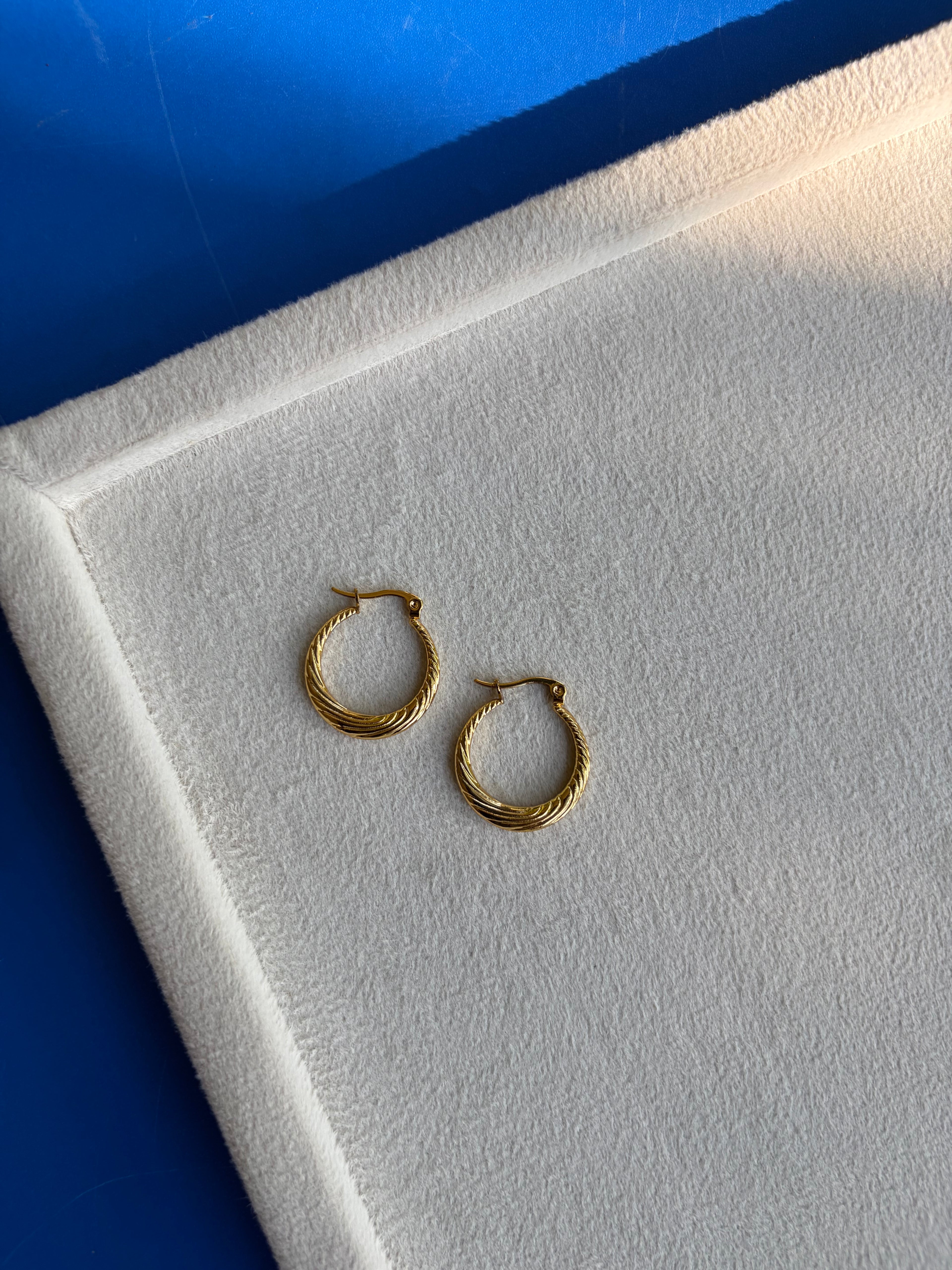 Long Minimal Hoop
