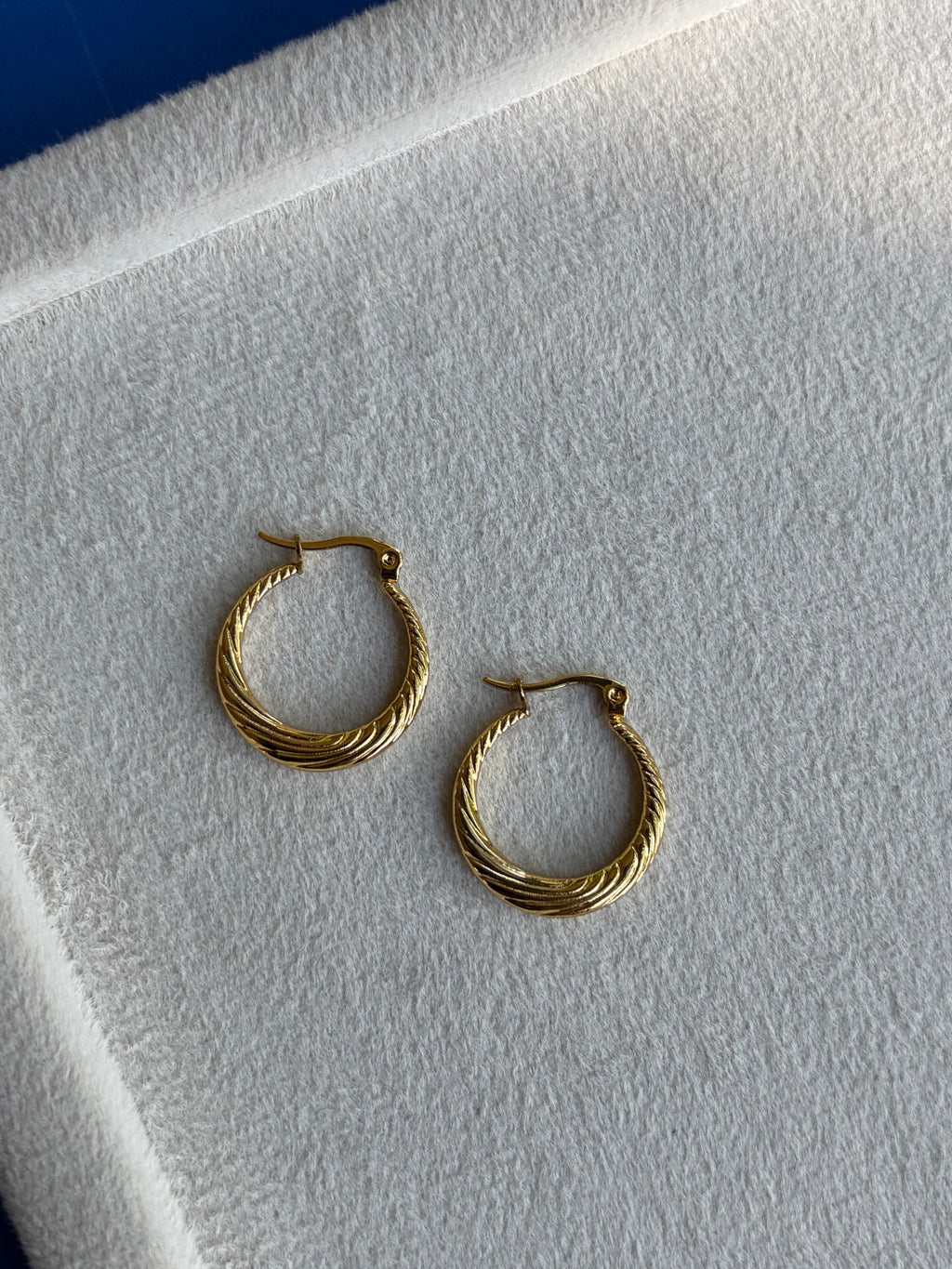 Long Minimal Hoop