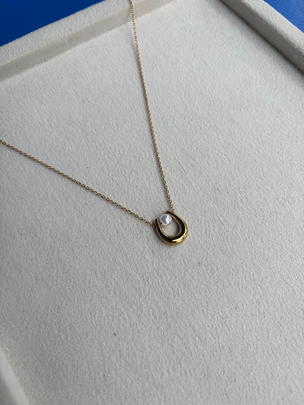 Pearl Horseshoe Neckchain