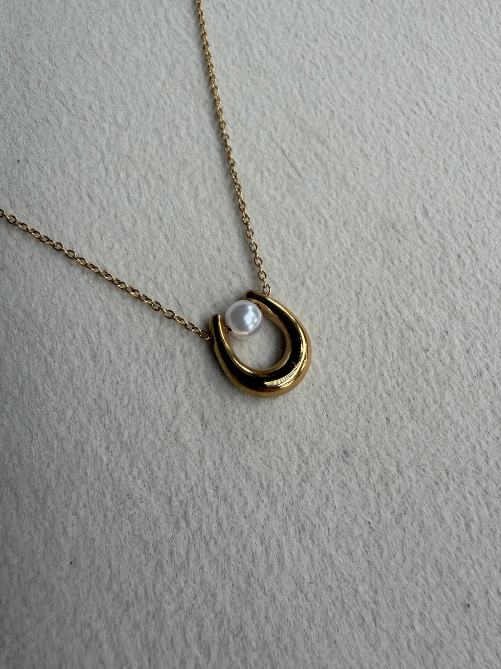 Pearl Horseshoe Neckchain