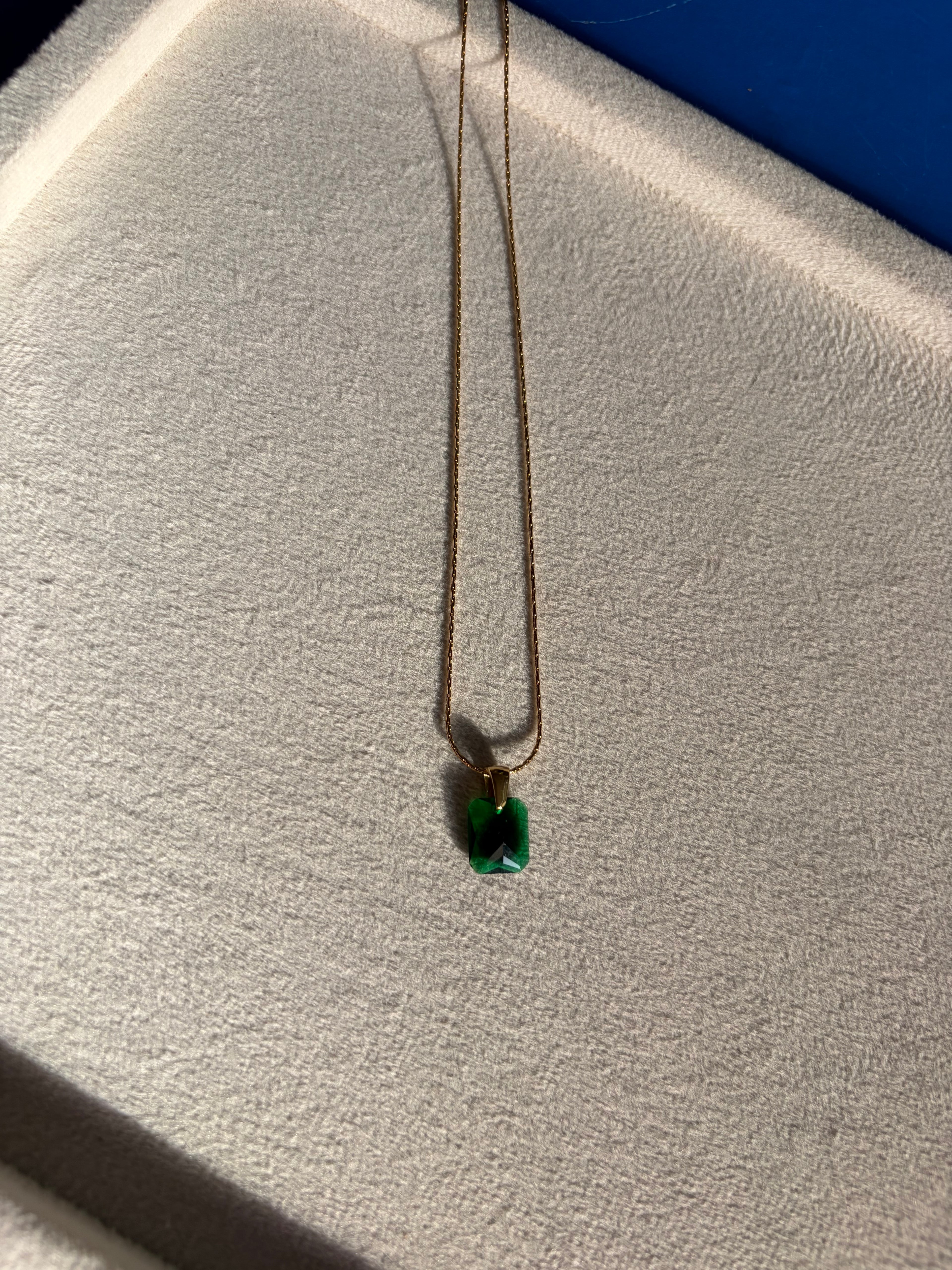 Emerald Green Stone Pendant Neckchain