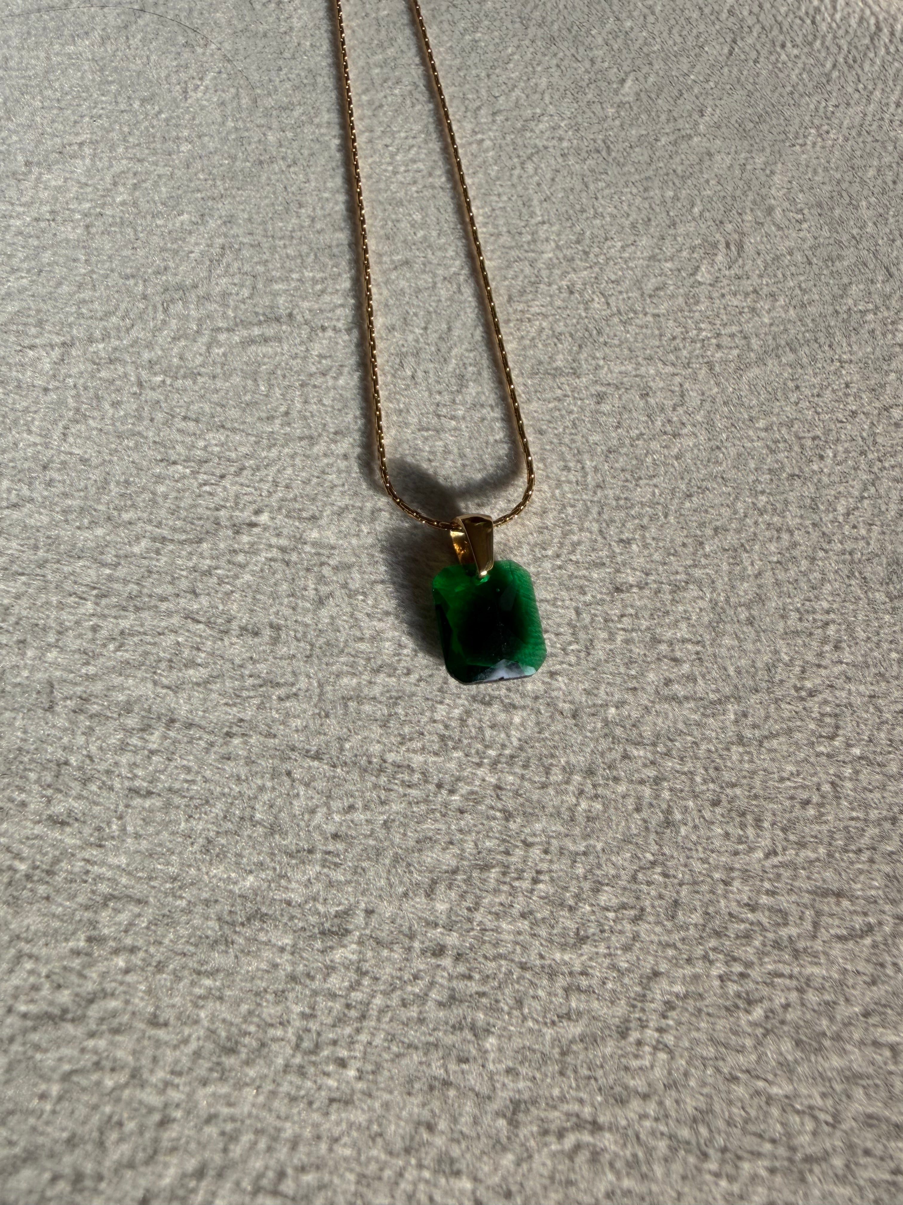 Emerald Green Stone Pendant Neckchain