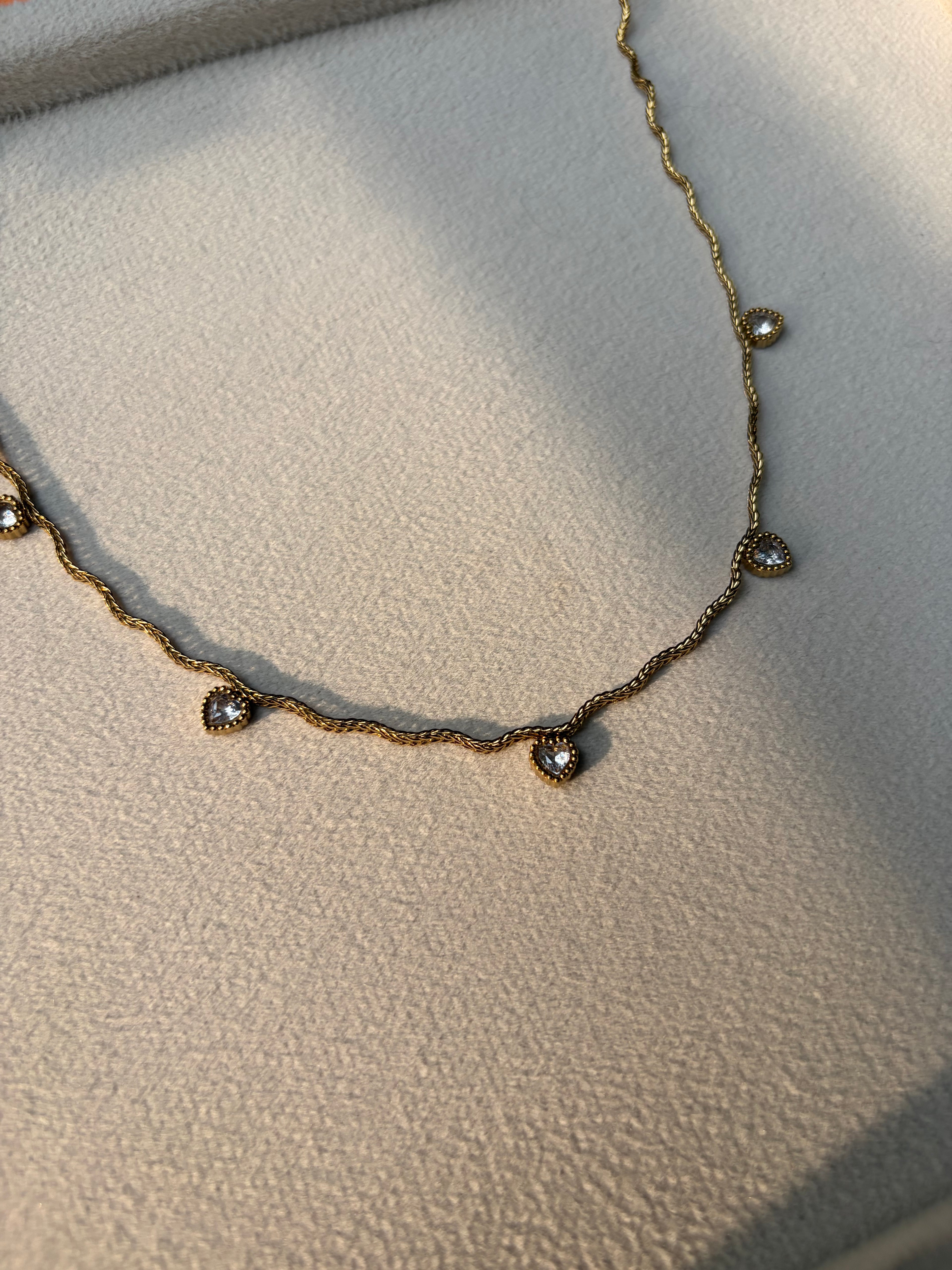 Royal heartleaf neck chain