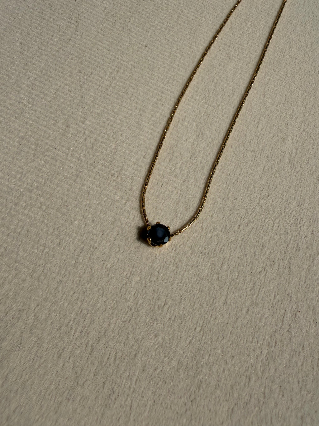 Dainty Black Solitaire Neckchain