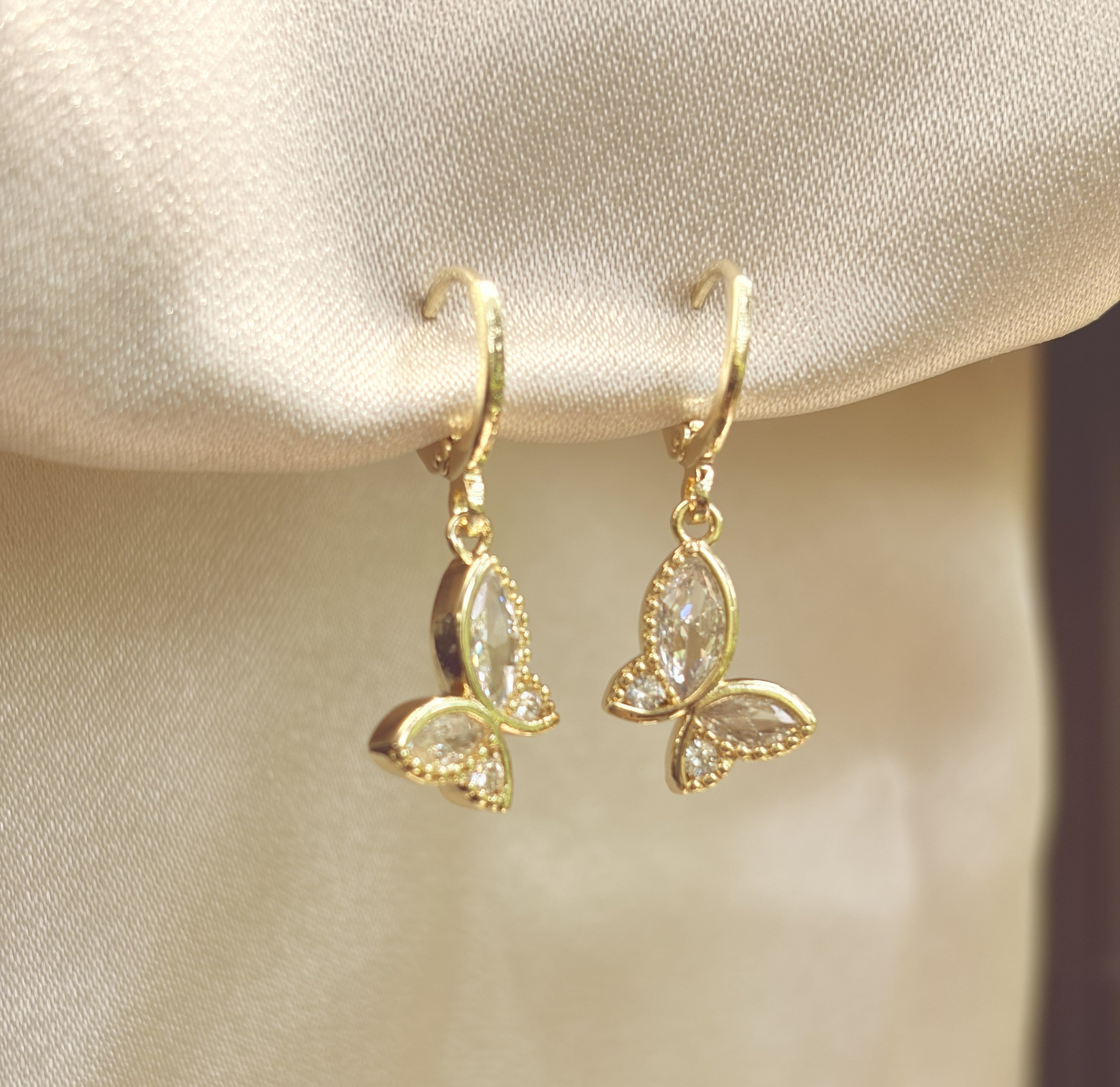 Swing Butterfy Drop Earring