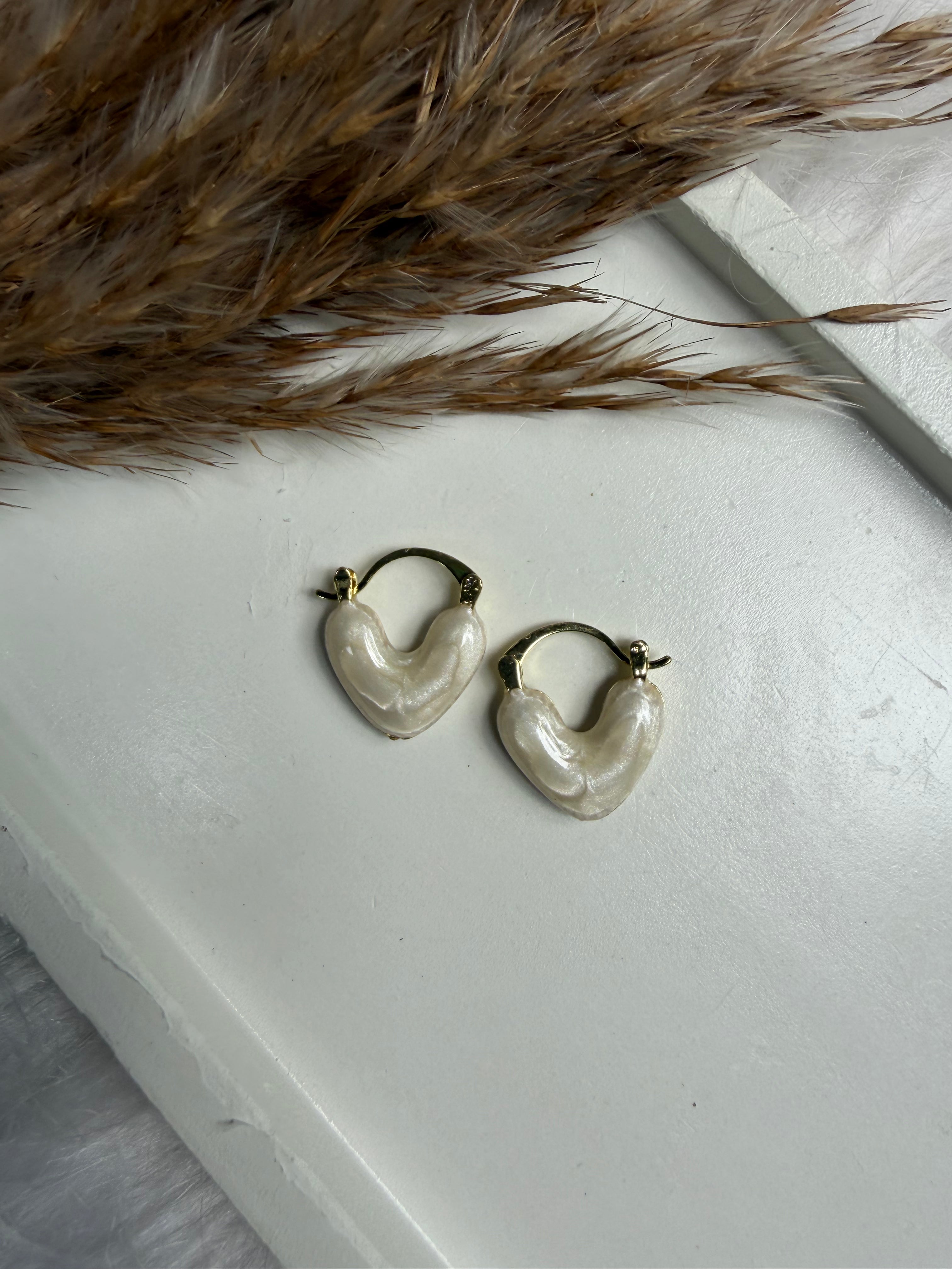 Pretty White Heart Hoop