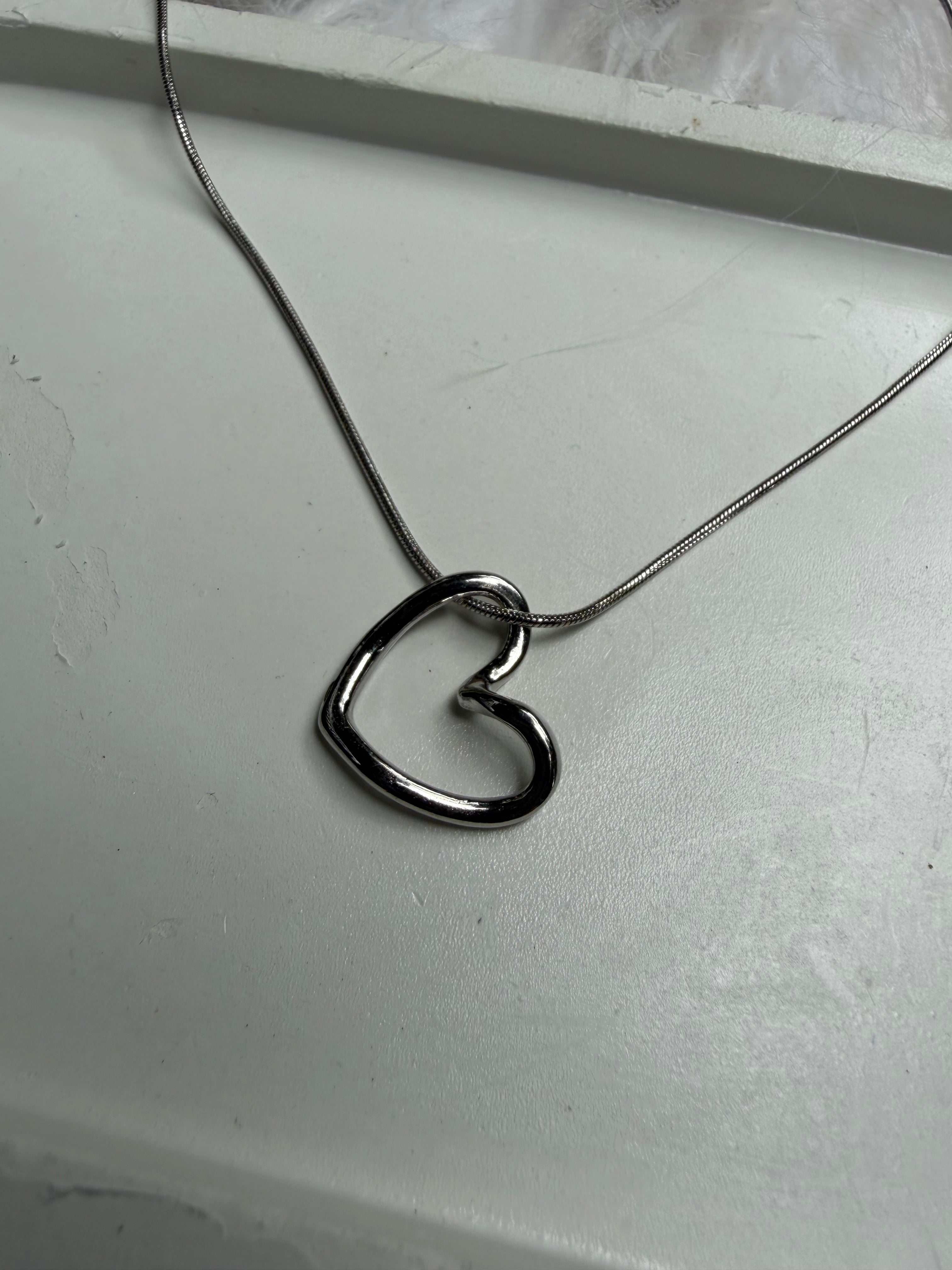 Silver Wire Heart Neckchain