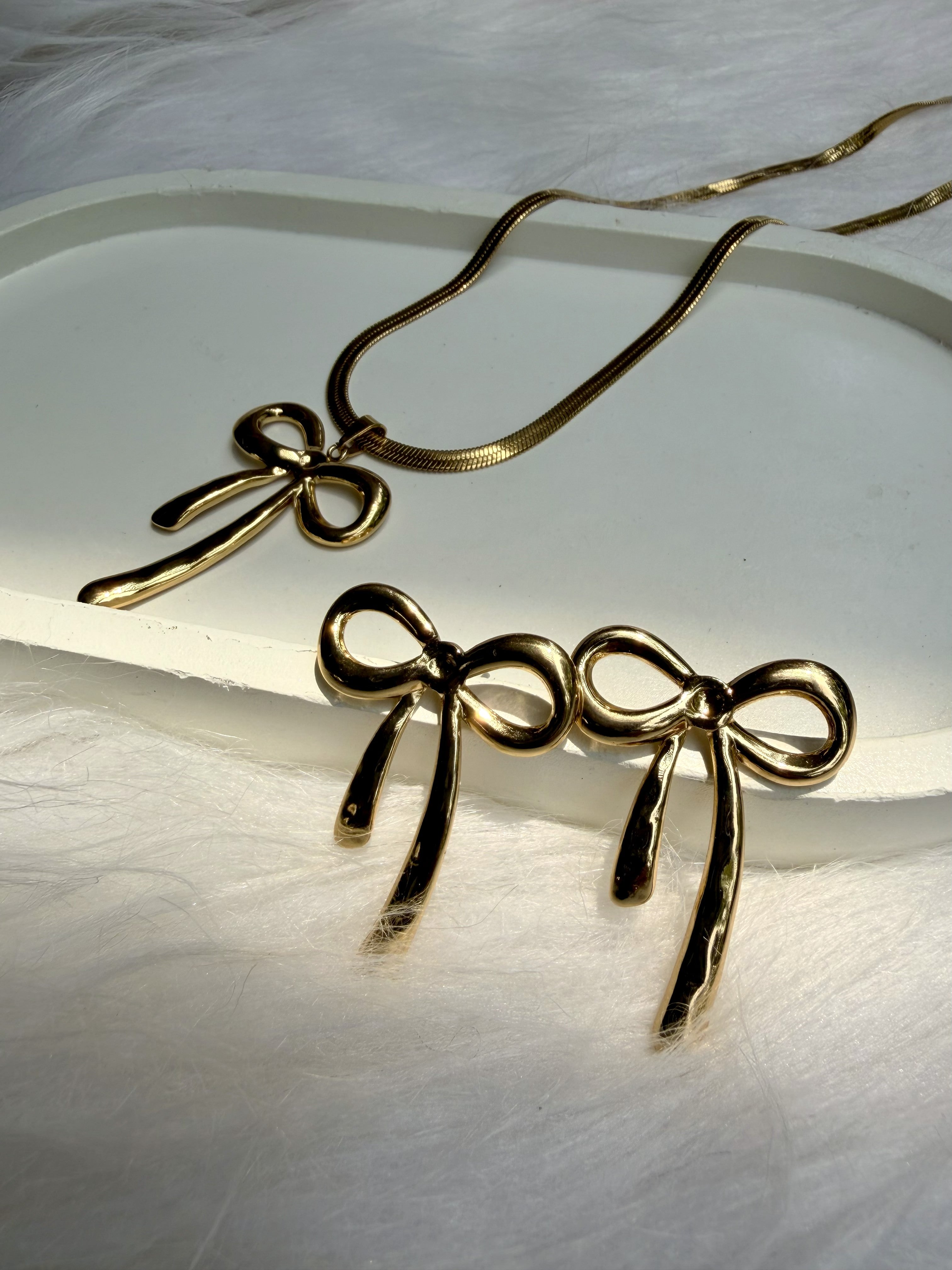 Bow neckchain and earring combo