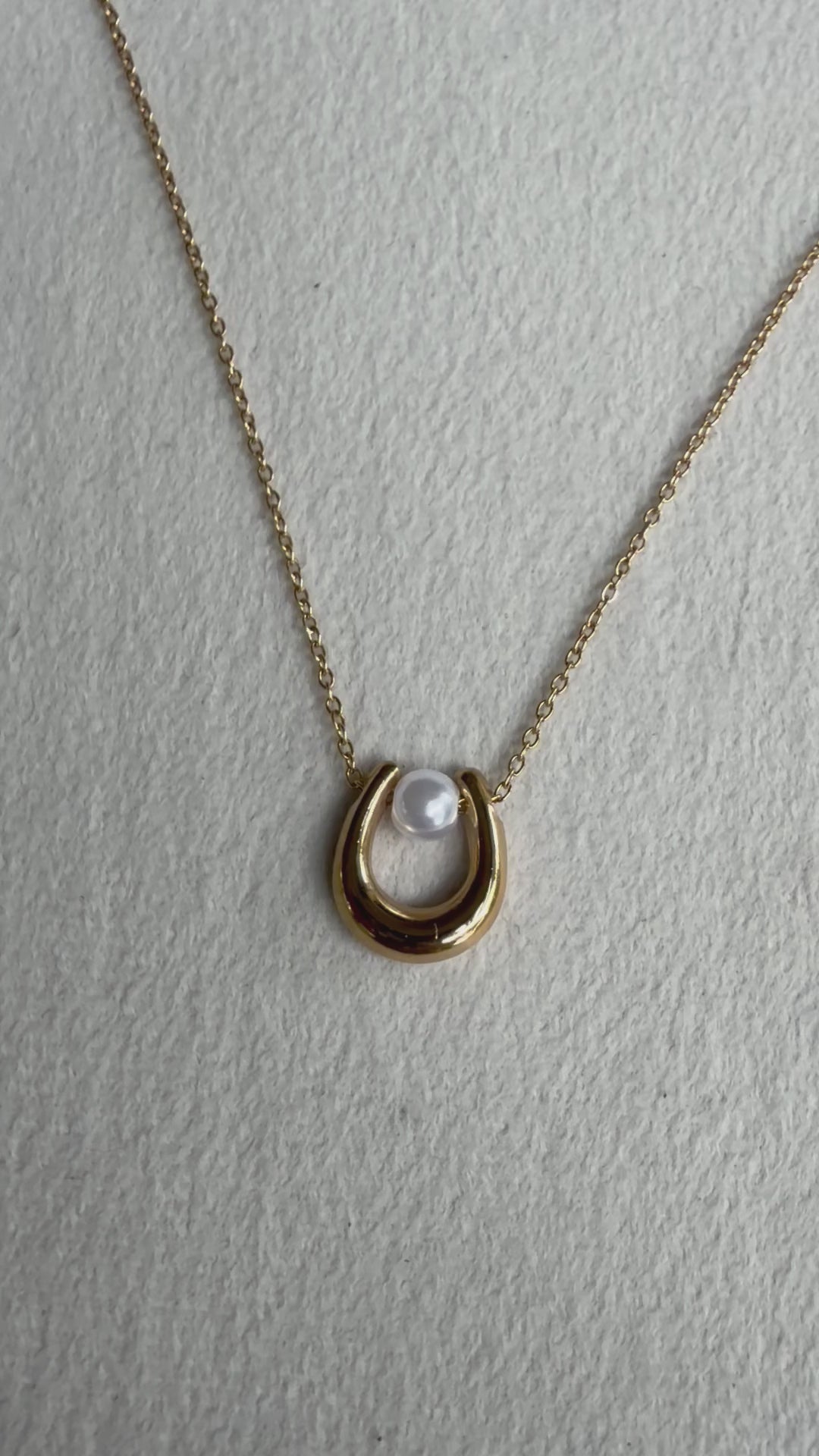 Pearl Horseshoe Neckchain