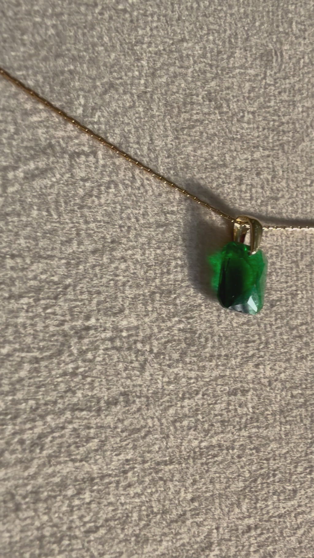 Emerald Green Stone Pendant Neckchain